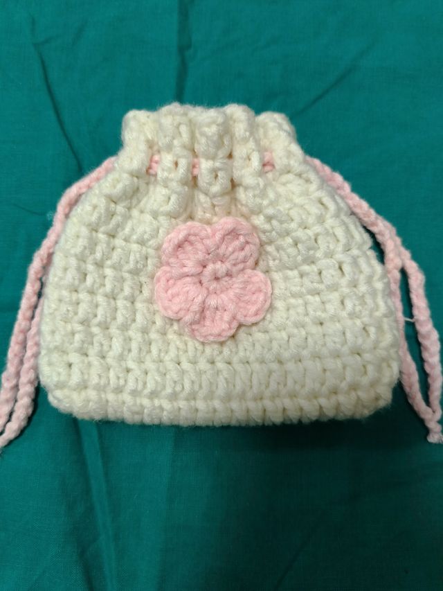 Sacchettino portaoggetti all'uncinetto