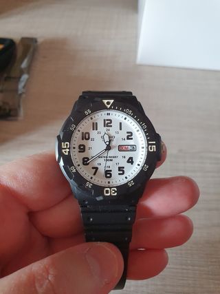 Casio analógico resina