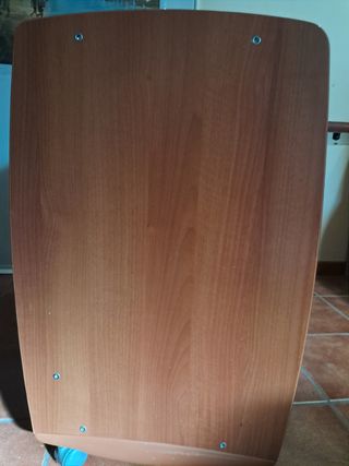 Mesa de ordenador con ruedas