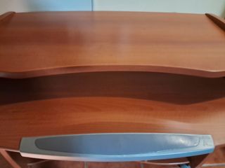 Mesa de ordenador con ruedas