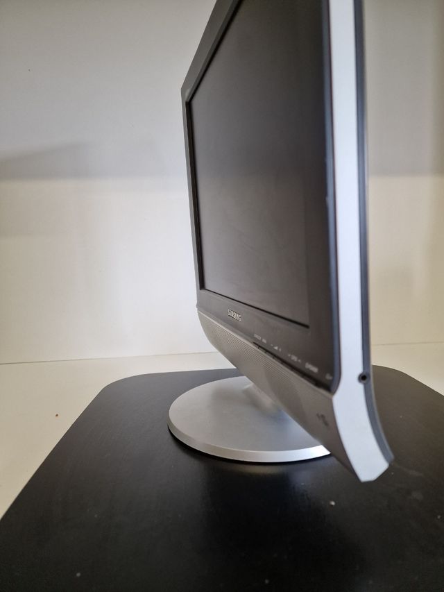 TV. LCD- Pantalla ordenador.