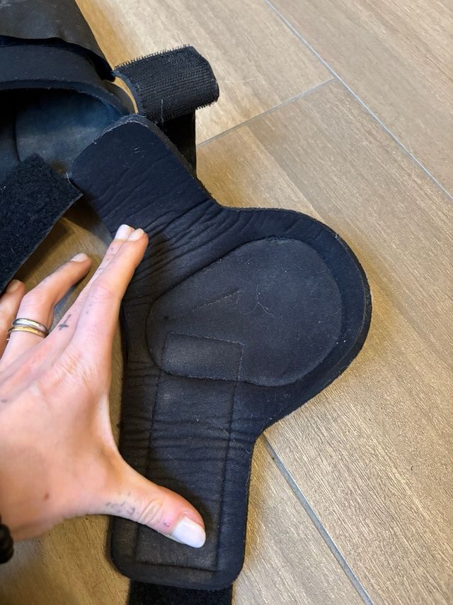 Set parastinchi e paraglomi equitazione