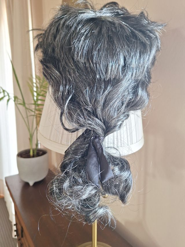 Peluca barroca noble gris príncipe