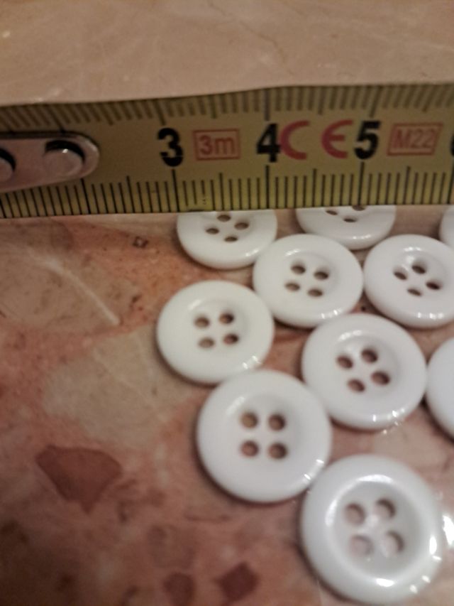 Bottoni bianchi 12 pezzi nuovi