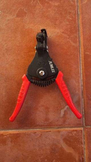 Pelacables con muelle.