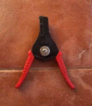 Pelacables con muelle.