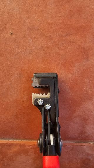 Pelacables con muelle.