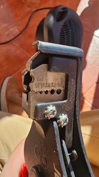 Pelacables con muelle.