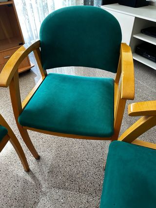 4 sillas de madera con reposabrazos