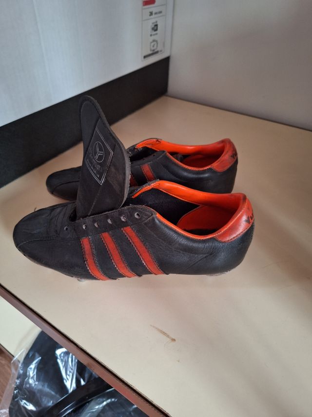 Botas de fútbol antiguas.