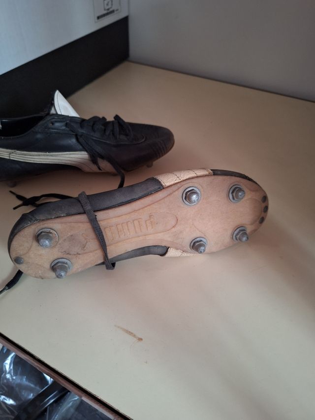 Botas de fútbol antiguas.