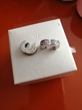 2 clips Pandora 