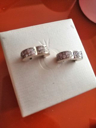 2 clips Pandora 