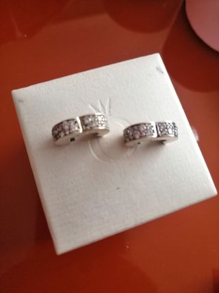 2 clips Pandora 