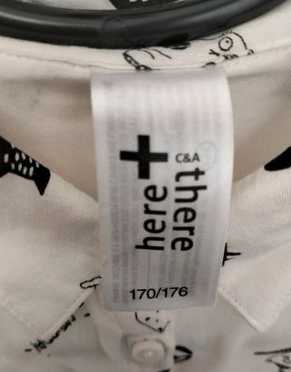 Camisa blanca de gatos de C&A