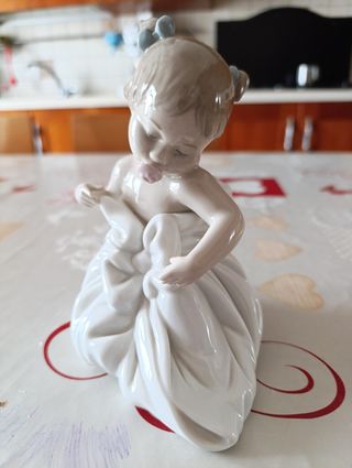 Bambina porcellana Nao