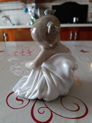 Bambina porcellana Nao