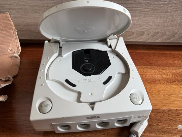 Sega dreamcast en caja  2 mandos  cableado