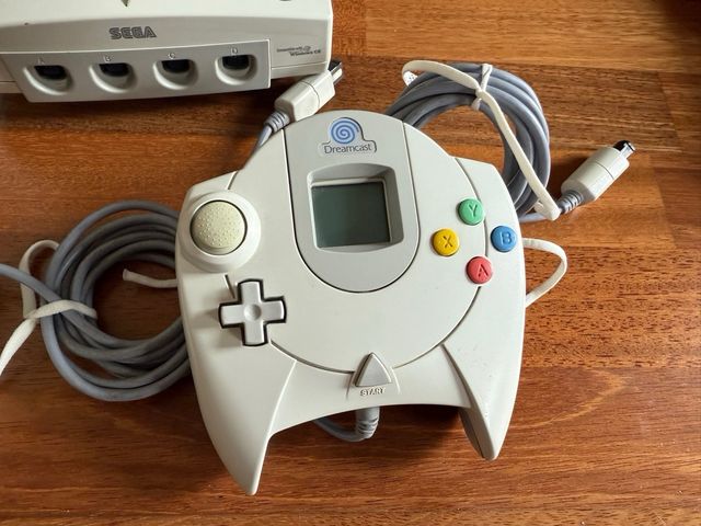 Sega dreamcast en caja  2 mandos  cableado