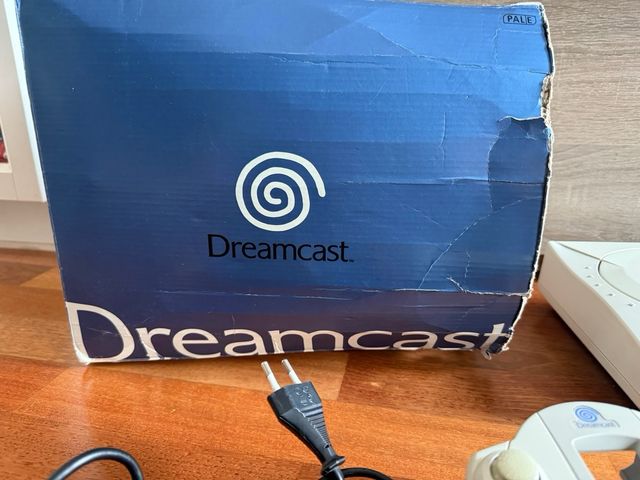 Sega dreamcast en caja  2 mandos  cableado