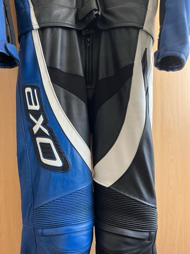 Mono cuero AXO 2 piezas