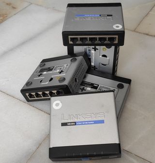 Lote 9 switches Linksys 5p SD205 v2.0