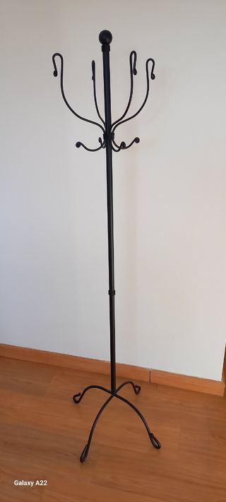 Perchero metal negro clásico