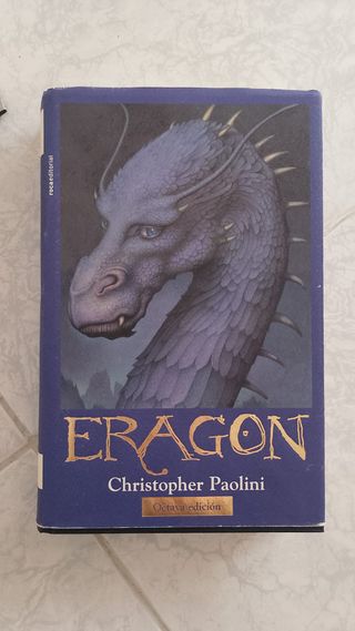 Colección de tres libros de ficción y fantasía.