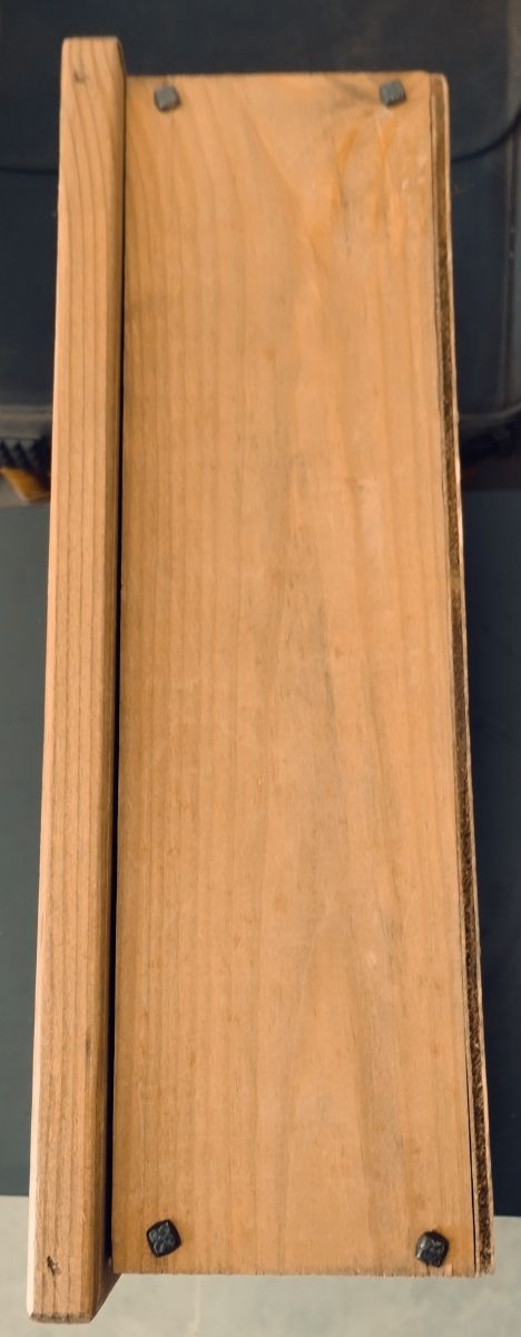 Caja Antigua de madera con herrajes rust