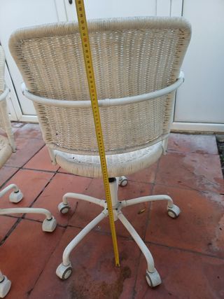 Sillas mimbre blancas