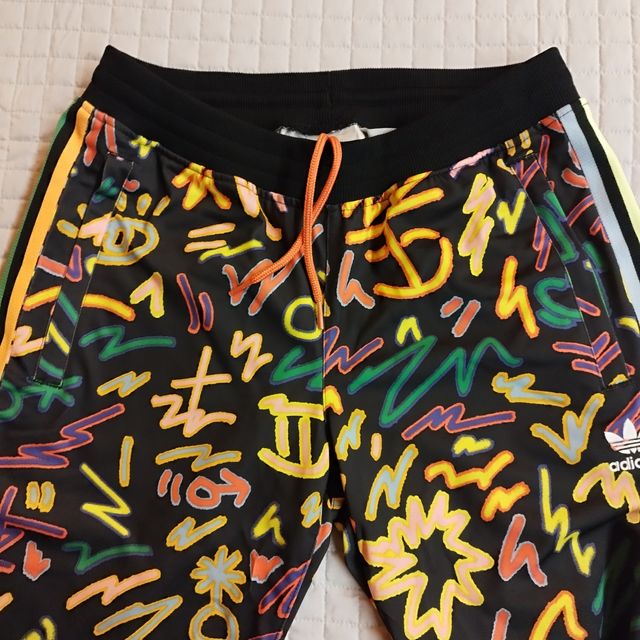 Jogger Adidas Pride Kris Andrew talla S