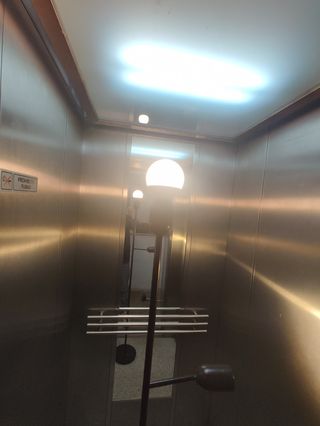 LAMPARA DE PIE DE METAL