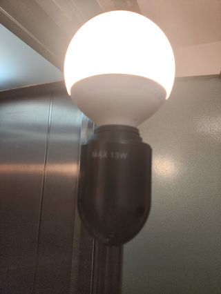 LAMPARA DE PIE DE METAL