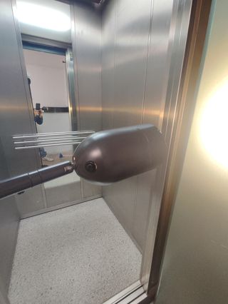 LAMPARA DE PIE DE METAL