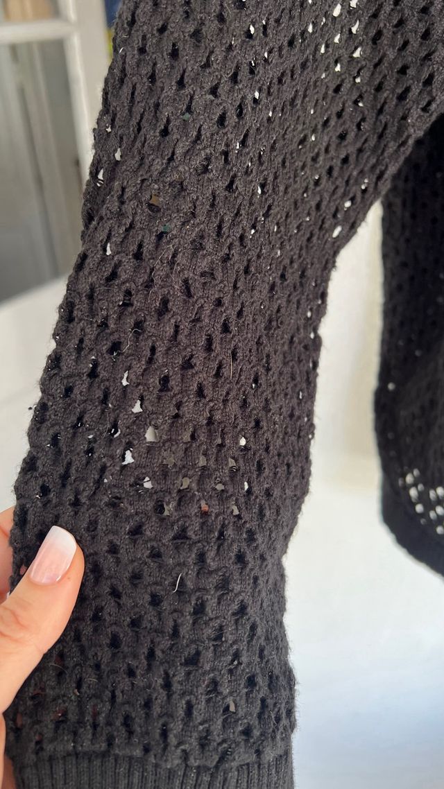 Sudadera negra hilo calado