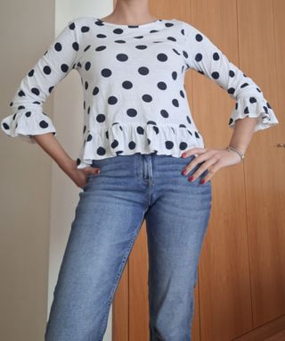 Blusa volantes y lunares