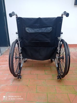 Vendo silla de ruedas nueva 