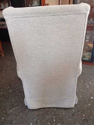 Sillón orejero beige