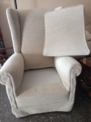 Sillón orejero beige