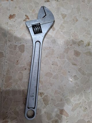 Llave inglesa grande