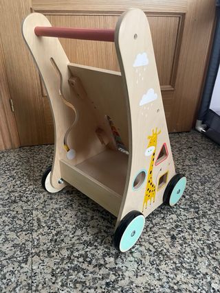 Andador de madera bebe