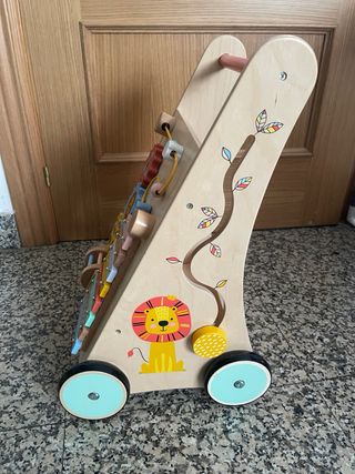 Andador de madera bebe