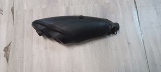 Piezas de varias motos.