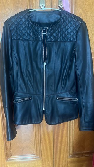 Chaqueta cuero Zara . Talla S