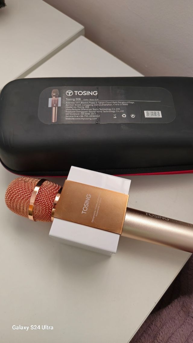 Microfono e voce ad alto volume