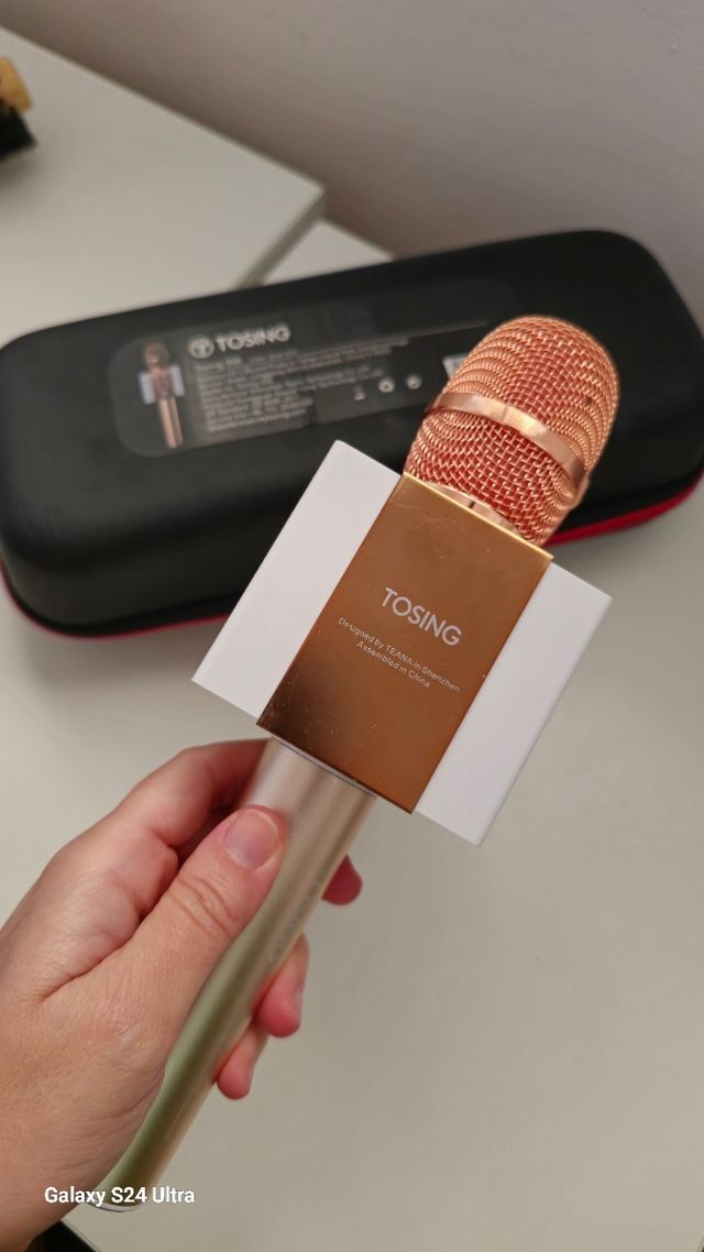 Microfono e voce ad alto volume