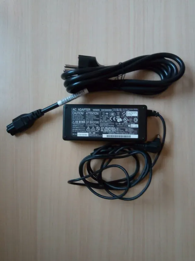 Cargador FUJITSU 24V 2,65A NUEVO