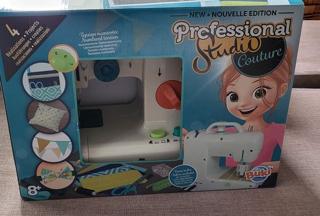 Maquina de coser niños. Profesdional studio