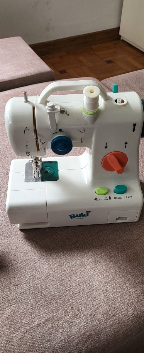 Maquina de coser niños. Profesdional studio