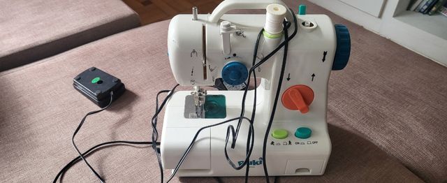 Maquina de coser niños. Profesdional studio